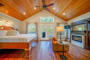 a bedroom with a bed and a ceiling fan at Starlight Haven Hot Springs in Hot Springs