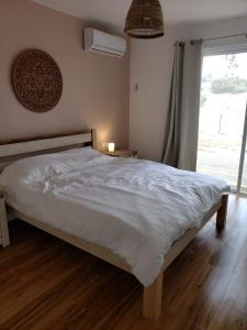 Moonlight Suite Arad צימר אור הירח, ערד客房内的一张或多张床位