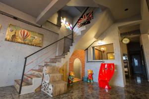 a staircase in a house with figurines on the floor at Yi Suo Yen Yu Homestay in Chenggong