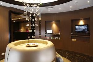 TV a/nebo společenská místnost v ubytování Grace Hotel