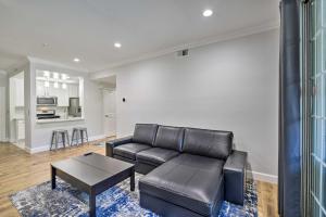 Φωτογραφία από το άλμπουμ του Bright Sunnyvale Condo with Community Pool! σε Σανιβέιλ