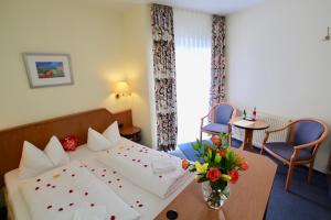 Postel nebo postele na pokoji v ubytování Hotel Garni Am Schäfersberg
