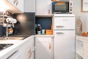 A kitchen or kitchenette at Be at Sea in Ostend all-in luxury apartment , outdoor pool, side seaview