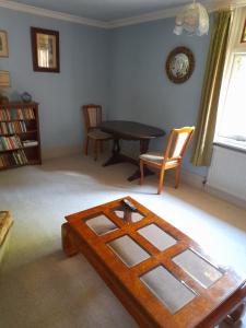 a living room with a table and two chairs at Fern Cottage in Scalby