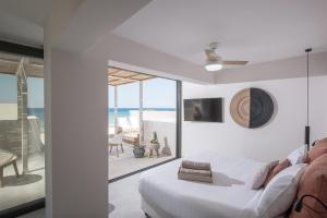 a bedroom with a bed and a view of the ocean at Enorme Teatro Beach in Amoudara Herakliou