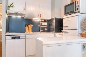 A kitchen or kitchenette at Be at Sea in Ostend all-in luxury apartment , outdoor pool, side seaview