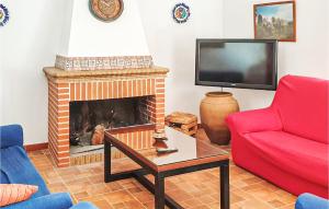 Зона вітальні в 4 Bedroom Cozy Home In Las Cefias