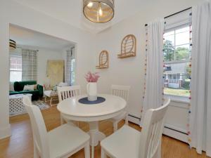 A seating area at Deck View of Hudson River & Mt Beacon / Boho Suite