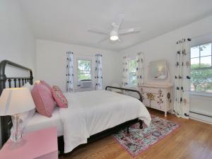 A bed or beds in a room at Deck View of Hudson River & Mt Beacon / Boho Suite