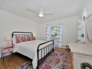 A bed or beds in a room at Deck View of Hudson River & Mt Beacon / Boho Suite