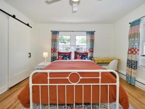 A bed or beds in a room at Deck View of Hudson River & Mt Beacon / Boho Suite