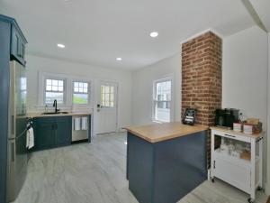 A kitchen or kitchenette at Deck View of Hudson River & Mt Beacon / Boho Suite