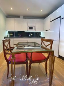 Kuchyň nebo kuchyňský kout v ubytování SUITES SAN ESTEBAN 16 Principe