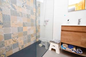 Ένα μπάνιο στο EXPOHOLIDAYS - VISTAS AL PUERTO DEPORTIVO GALERA +15 φωτογραφίες