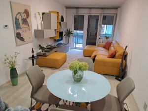 Posedenie v ubytovaní DISZTINGVÁLT Apartman, free garage