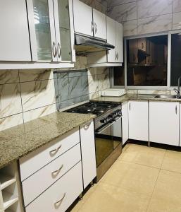 Kuchyň nebo kuchyňský kout v ubytování Januario Maputo