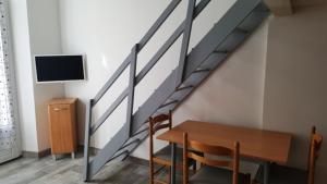 Telewizja i/lub zestaw kina domowego w obiekcie STUDIOS PARISIENS