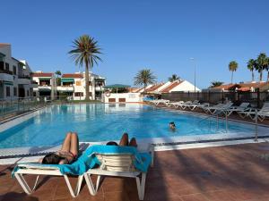 Bazén v ubytování Apartamentos Los Balandros by SunHousesCanarias nebo v jeho okolí