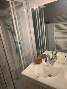 Bilik mandi di La maison bleue +5 gambar