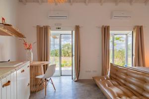 a kitchen and living room with a couch and a table at Monte do Pocinho in São Domingos