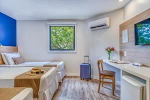 Postel nebo postele na pokoji v ubytování Cais da Praia Hotel