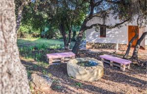 Vonkajšia záhrada v ubytovaní 1 Bedroom Amazing Home In Estepa