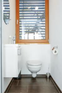 Koupelna v ubytování Gartenwohnung mit 3 Schlafzimmer in Klaus + 3 fotografie