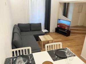 Χώρος καθιστικού στο Studio Neuf Climatisé avec Terrasse #4