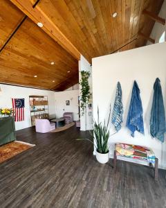 a large room with a wooden ceiling and wooden floors at Mellow Moon Lodge in Del Norte