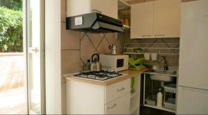 A kitchen or kitchenette at House with garden and parking space in Mergellina