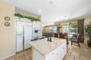Kuchyň nebo kuchyňský kout v ubytování 3 Master Suite's Dreams!