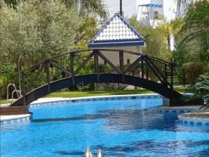 Bazén v ubytovaní Ático en Costa Ballena con Barbacoa, Aire Acondicionado y WIFI alebo v jeho blízkosti