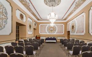 a room with rows of chairs and a chandelier at Wyndham Costa del Sol Cusco in Cusco