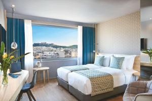Postel nebo postele na pokoji v ubytování Wyndham Grand Athens
