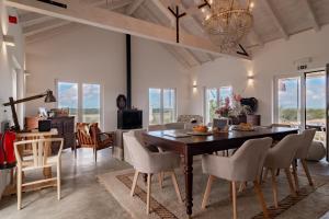 a dining room and living room with a table and chairs at Monte do Pocinho in São Domingos