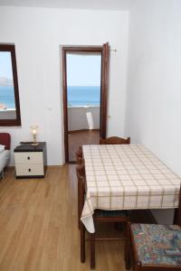 Postel nebo postele na pokoji v ubytování Apartment Metajna 6337a