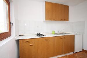 ครัวหรือมุมครัวของ Apartments with a parking space Metajna, Pag - 6337