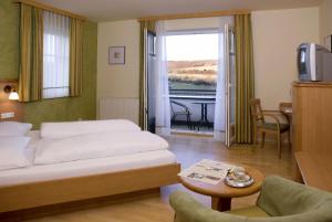 Rúm í herbergi á Hotel Neustifter