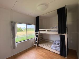 Postel nebo postele na pokoji v ubytování 東神楽大学ゲストハウス