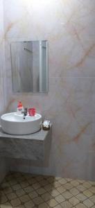 Koupelna v ubytování Ngan Giang Guesthouse + 37 fotografií