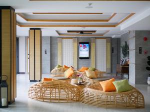 SKYVIEW Resort Phuket Patong Beach的休息区