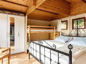 Postel nebo postele na pokoji v ubytování 6 person holiday home in Spøttrup-By Traum