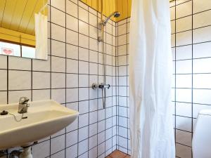 Koupelna v ubytování 6 person holiday home in Spøttrup-By Traum