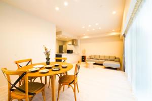 a dining room with a table and chairs in a room at Branchera Naha 1405 in Naha