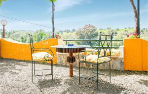 A balcony or terrace at Stunning Home In Villafranca De Cordoba