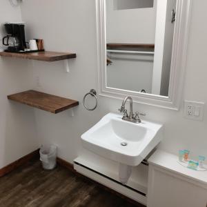 Koupelna v ubytování High Desert Inn + 36 fotografií