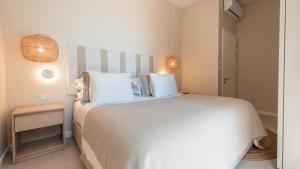 Postel nebo postele na pokoji v ubytování Blue Nest by Horizon Holidays