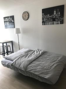 Posteľ alebo postele v izbe v ubytovaní Studio moderne au calme