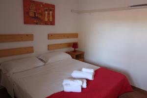 a bedroom with a bed with towels on a table at Anthiros Affitti brevi in Arenella
