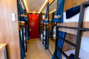 Palanda nebo palandy na pokoji v ubytování UNWND Boutique Hotel Makati